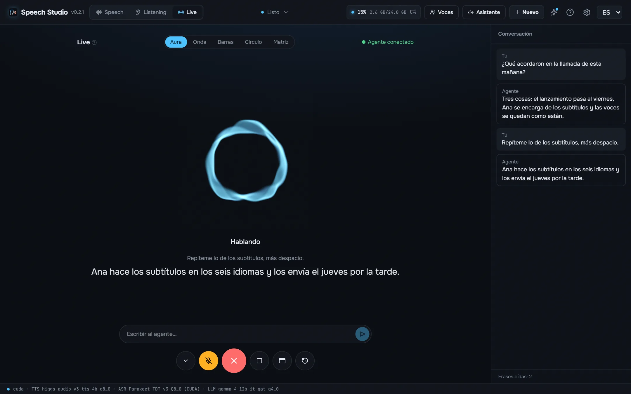 Live: una conversación por voz con un agente; a la derecha, lo que dijo cada uno.